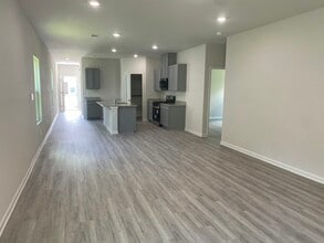 Building Photo - 1009 Renova Dr