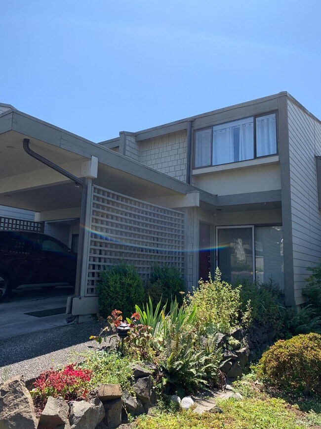 Foto del edificio - LakeView, Mount lake terrace - 2 bed 1.5 b...