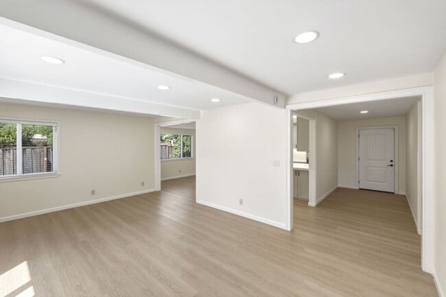 Building Photo - 2563 Greer Rd