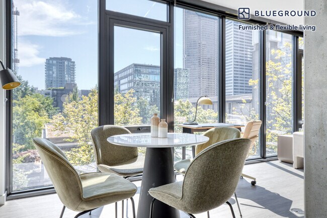 Building Photo - 704 Spring St