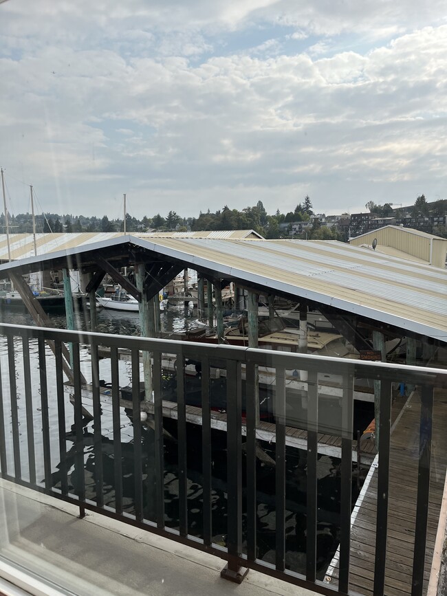Building Photo - 1005 NE Boat St
