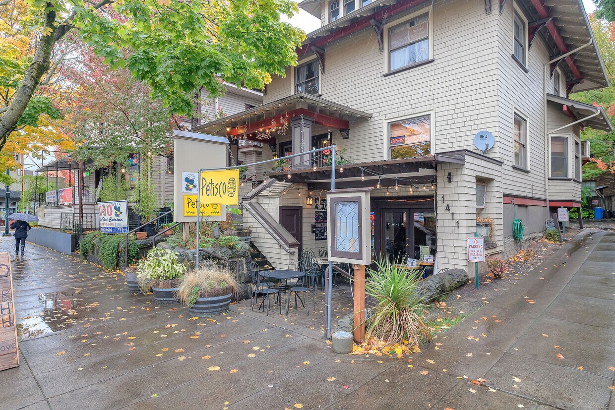 Broadway Street is full of fun shops and delicious restaurants to be discovered. - 2038 NE Hancock St