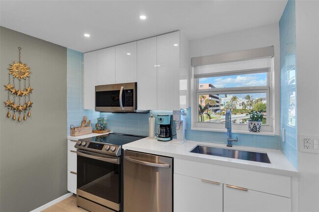 Foto del edificio - 1610 N Ocean Blvd