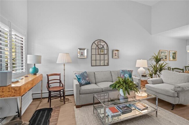 Building Photo - 26 W Narragansett Ave