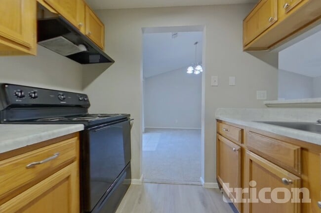 Foto del edificio - 3913 Big Leaf Ln