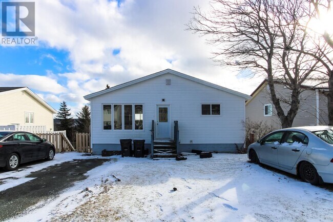 Building Photo - 55 Bonavista St