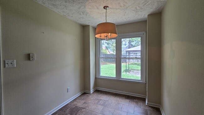 Building Photo - 5004 Paulsun Dr