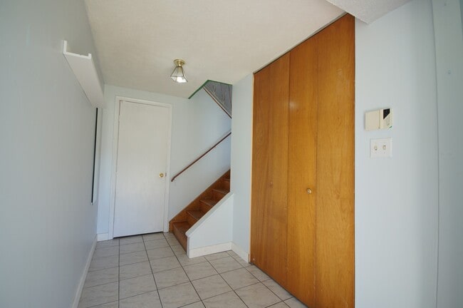 Building Photo - 6260 Camsell Cres