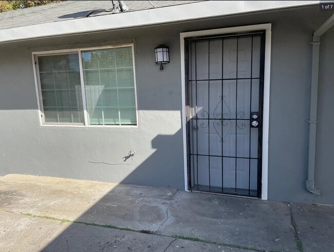 Building Photo - 809 Marion St