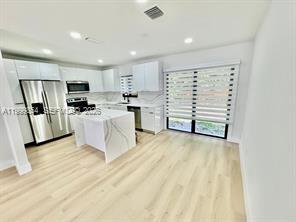 Foto del edificio - 4131 NW 11th Pl