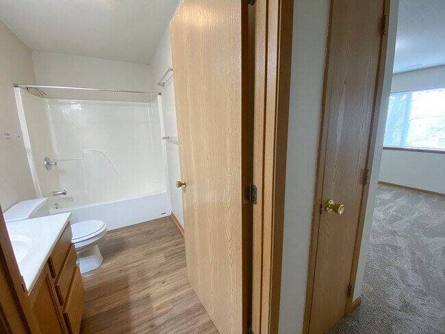 Foto del edificio - 802 Dickinson Ave