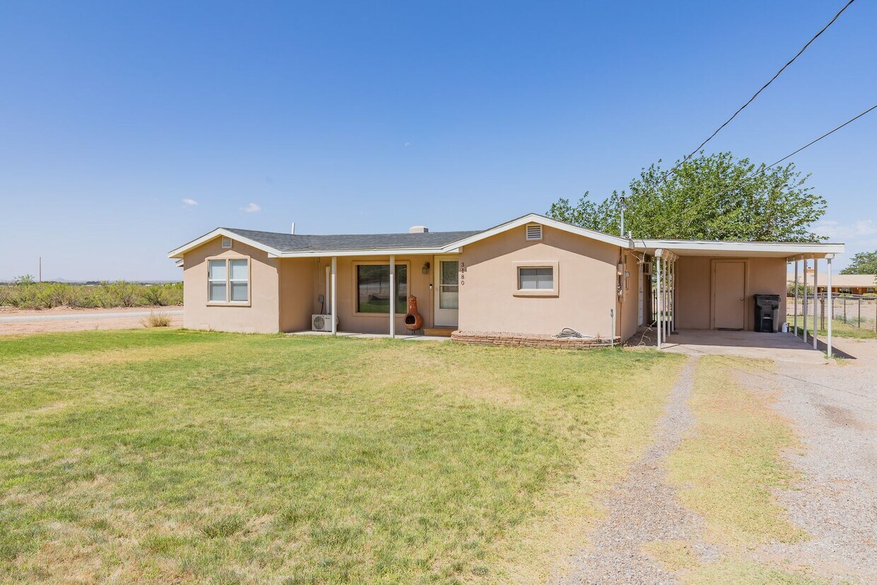 Foto principal - Charming 3 bedroom 2 bath Home - MOVE IN S...