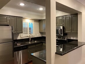 Building Photo - 881 Wax Myrtle Ln