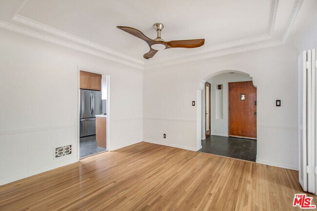 Foto del edificio - 4126 S Bronson Ave