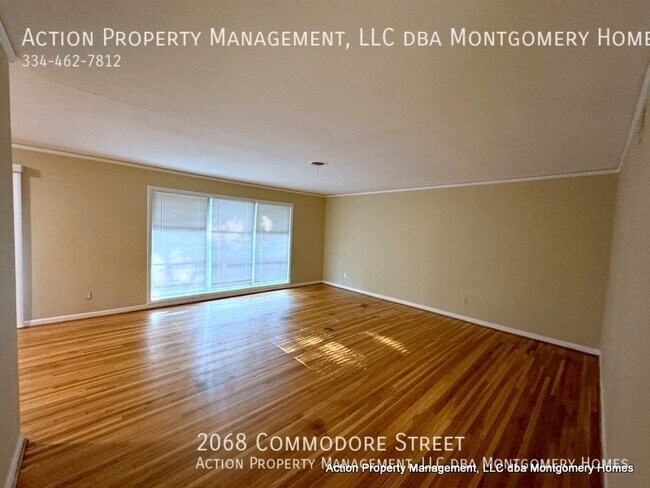 Building Photo - 2068 Commodore St