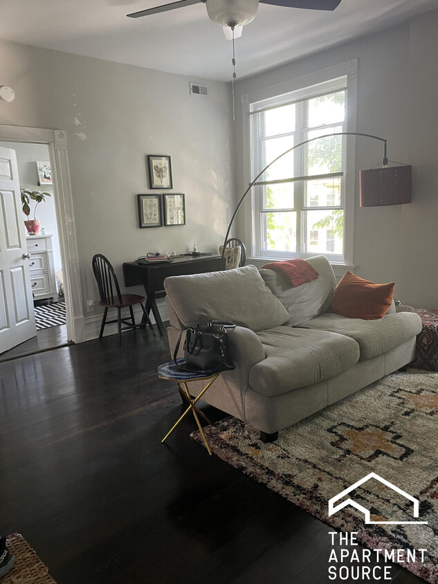 Primary Photo - 1442 W Fletcher St