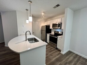 Building Photo - 20 Hamiltons Harbor Dr