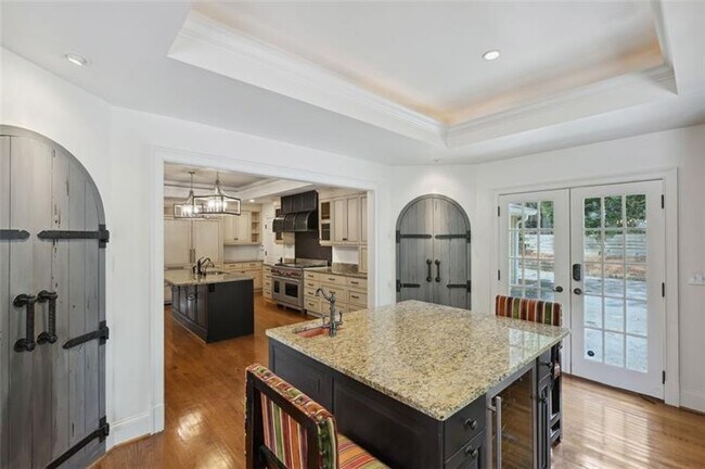 Foto del edificio - 669 W Paces Ferry Rd NW