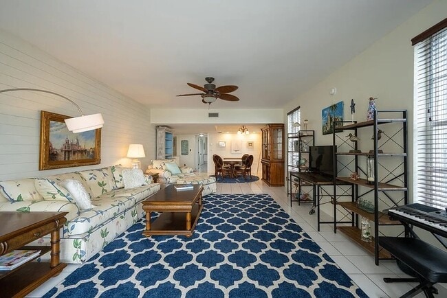 Foto del edificio - 833 Eisenhower Dr