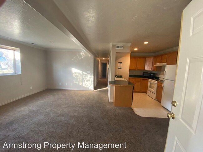 Building Photo - 3 br, 2 bath Apartment - 221 S 1050 W #27