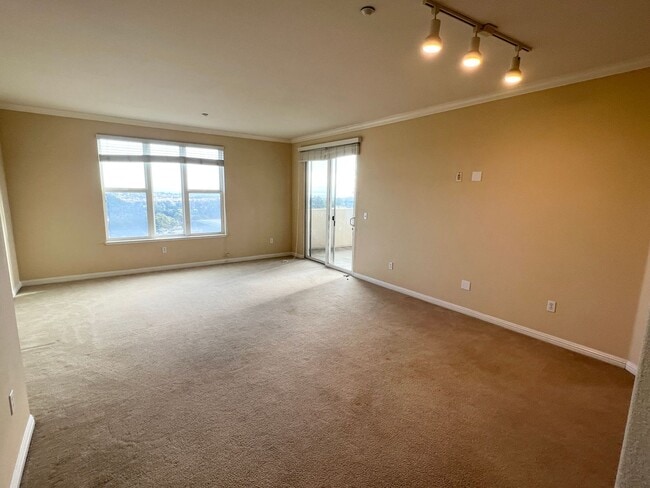 Building Photo - Beautiful Penthouse Condo with Gorgeous Ba...