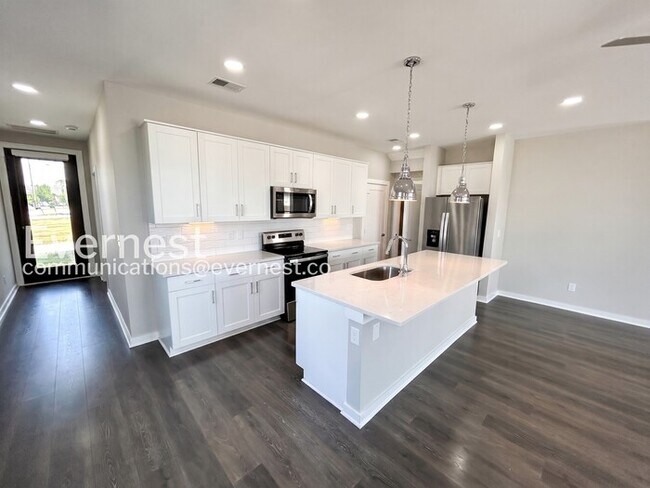 Building Photo - 4-Bed/2.5-Bath/ Pet Friendly/ Available Soon!