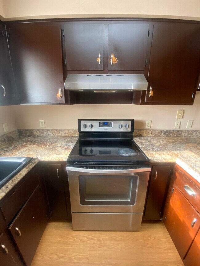 Foto del edificio - 1102 Greentree Ct