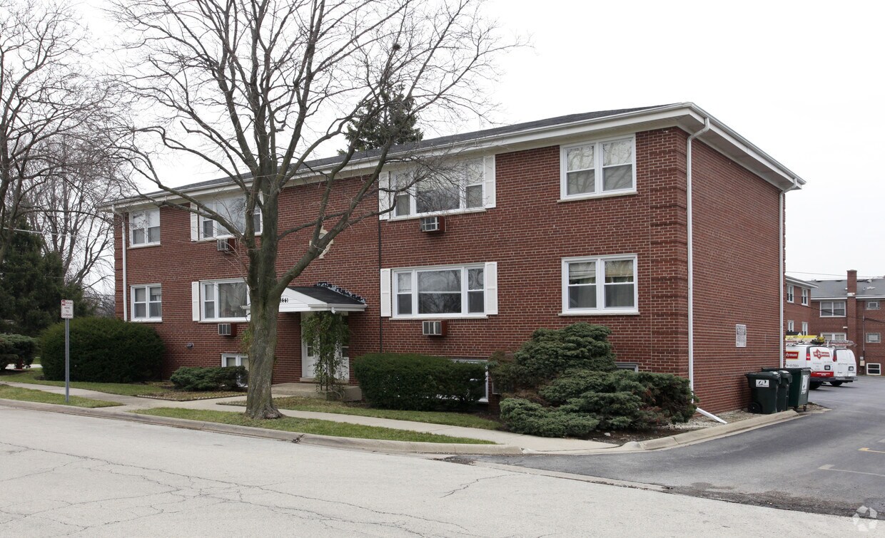 Building Photo - 1441 N Evergreen Ave