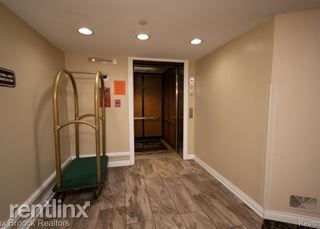Foto del edificio - 43050-43012 12 Oaks Crescent Dr