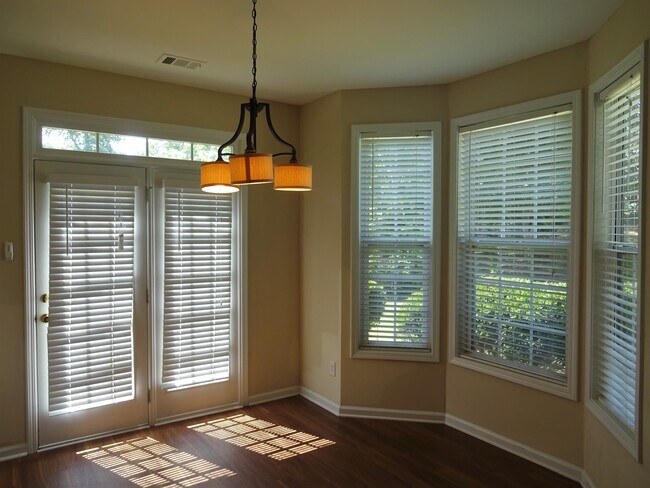 Building Photo - 275 Ivy Manor Drive NW