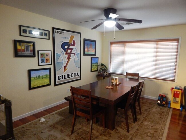Foto del edificio - Beautifully remodeled East Davis home available August 5!