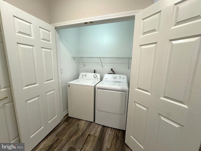 Building Photo - 525 Highland Ests
