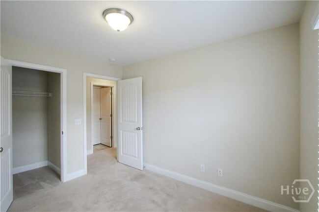 Building Photo - 53 Leaf Ct