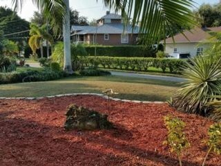 Foto del edificio - 10300 River Dr