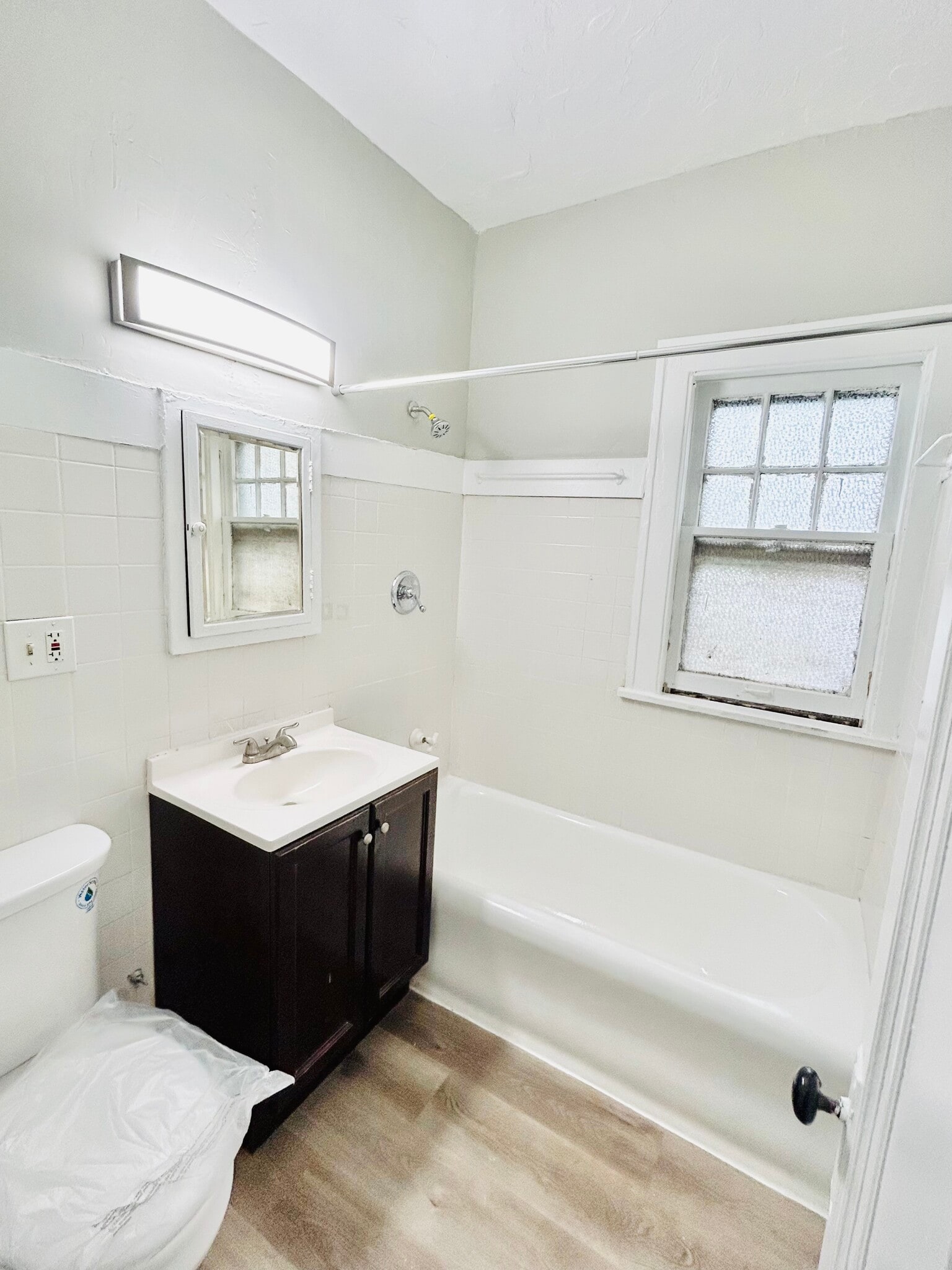 2814 Hampshire Rd Cleveland, OH 44118 – photo 5