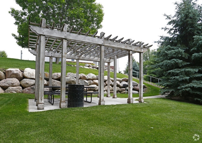 Community - Picnic Area - Lake Hazeltine Woods