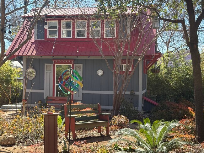 Building Photo - 220 Alamosa Ave