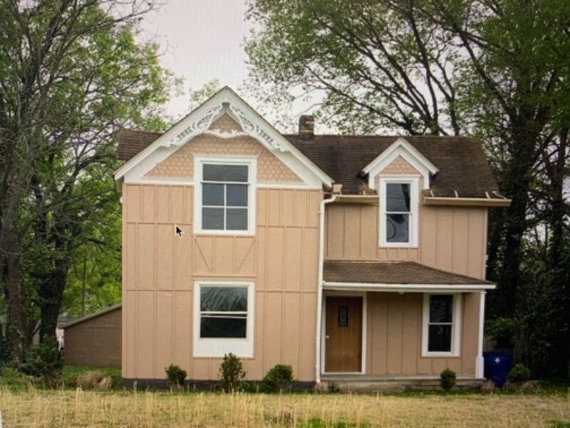 Primary Photo - 2024 E 3rd Ave