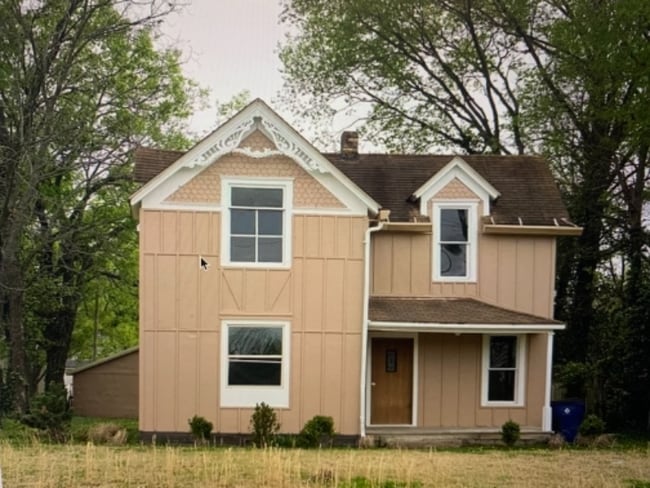 Building Photo - 2026 E 3rd Ave