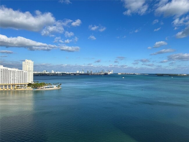 Building Photo - 1155 Brickell Bay Dr