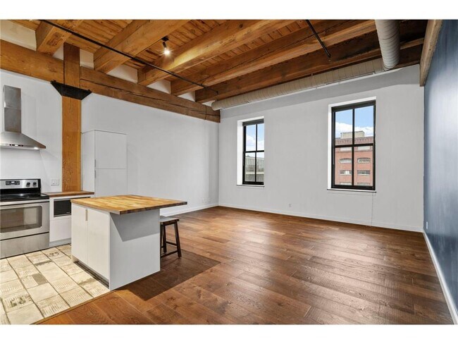 Building Photo - 289 5th St E