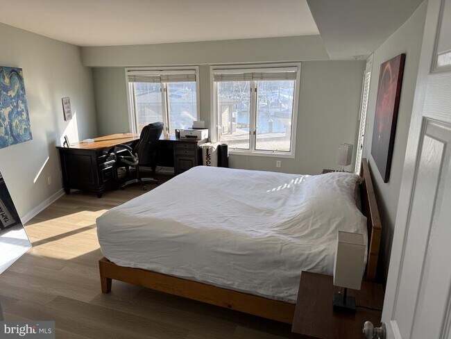 Foto del edificio - 7044 Harbour Village Ct