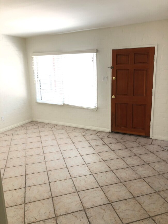 Building Photo - 2023 Cloverfield Blvd