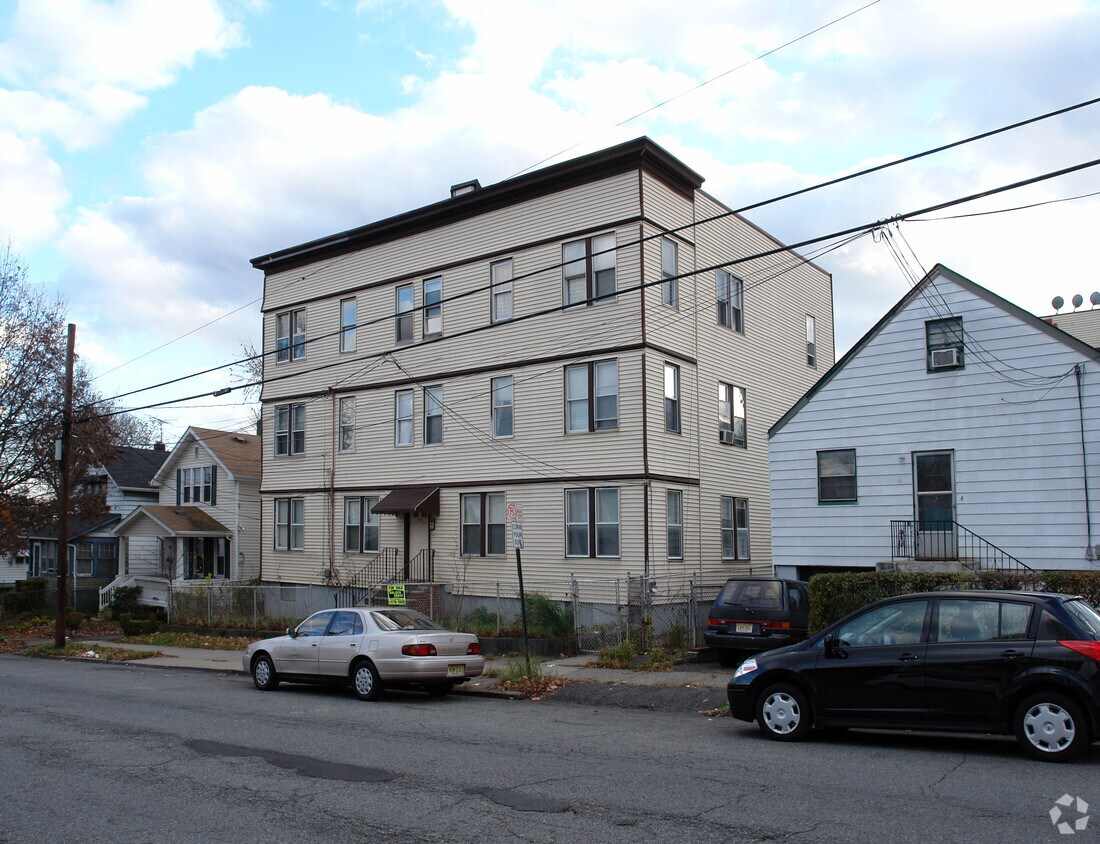Building Photo - 402 9th Ave