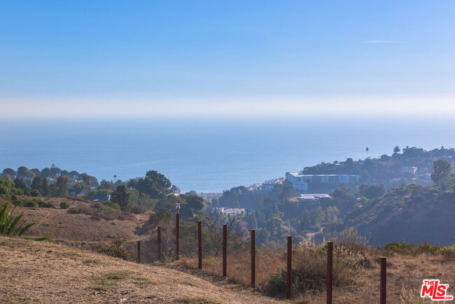 Building Photo - 843 Enchanted Way