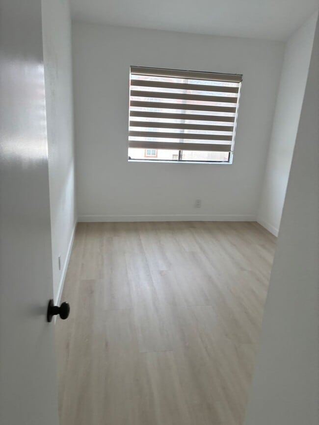 Foto del edificio - BEAUTIFUL 4 Bed 3 Bath unit