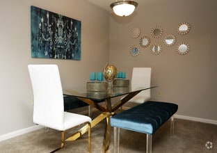 2BR, 1.5BA - 917 SF - Park East Apartments