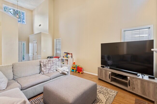 Foto del edificio - 2260 Winthrope Way Dr