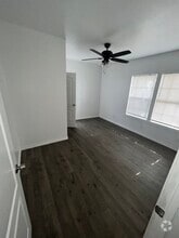 Building Photo - 522 W Alice Ave