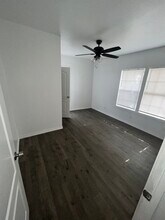 Building Photo - 522 W Alice Ave